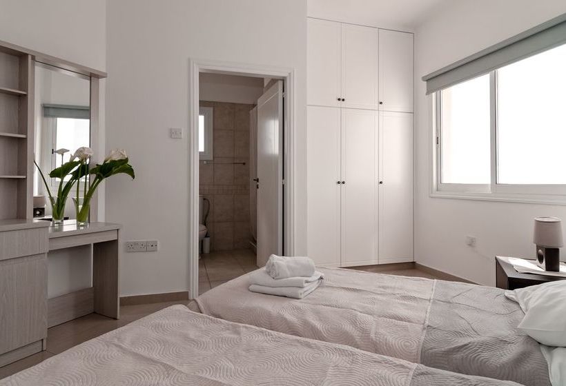 Artemis Cynthia Complex