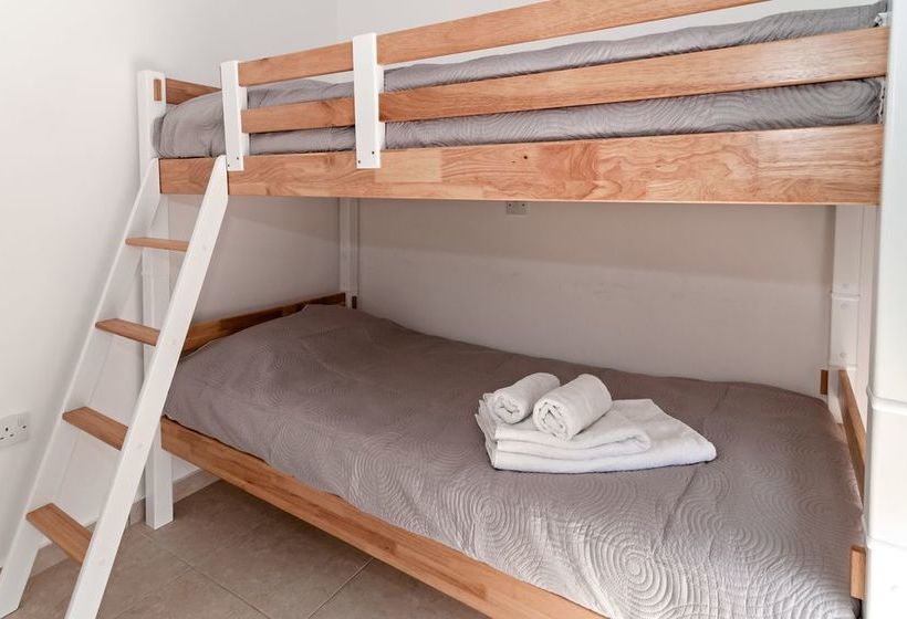 Artemis Cynthia Complex