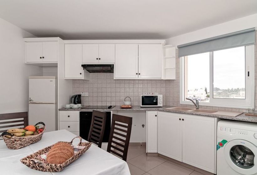 Artemis Cynthia Complex