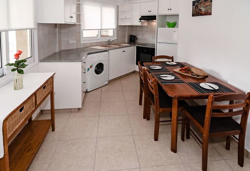 Artemis Cynthia Complex