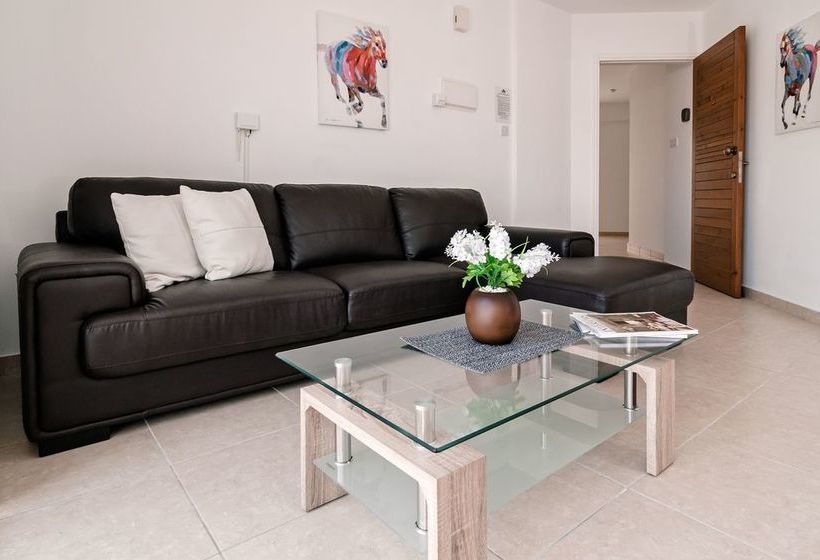 Artemis Cynthia Complex