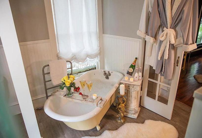 צימר Red Gate Inn