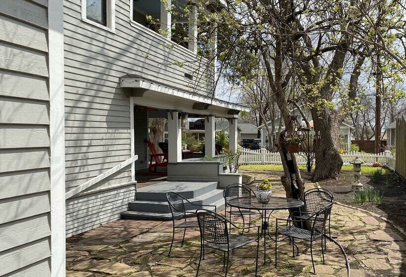 צימר Red Gate Inn