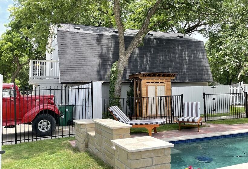 צימר Red Gate Inn