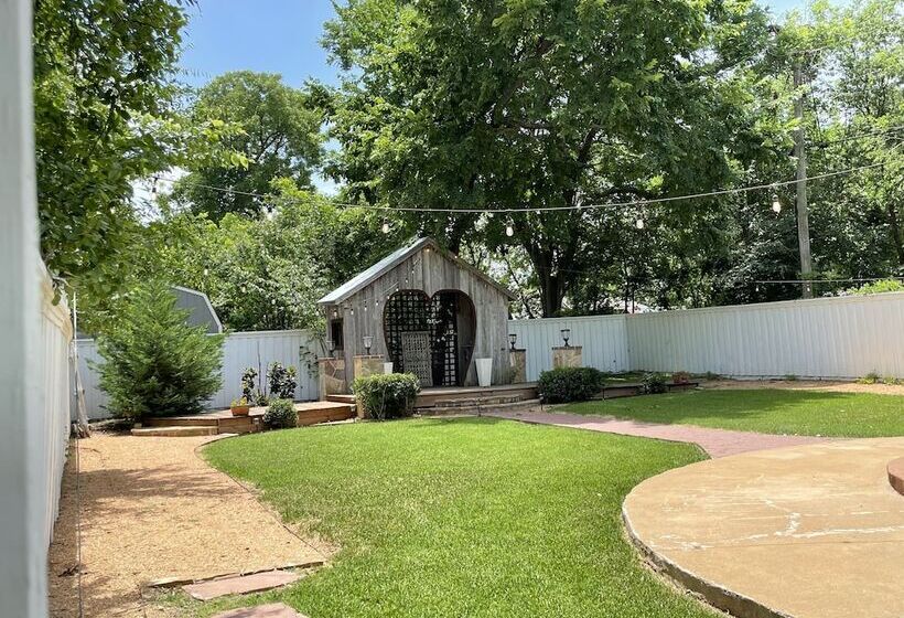 צימר Red Gate Inn