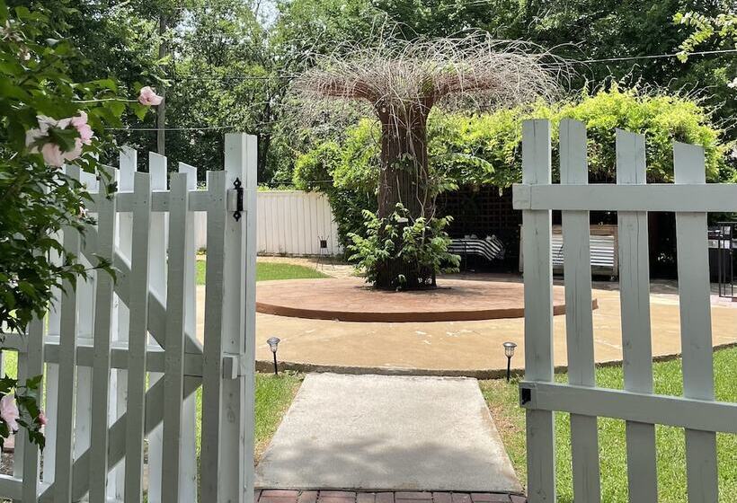 צימר Red Gate Inn