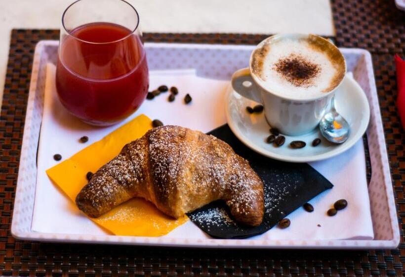 ホテル Agriturismo La Camporena