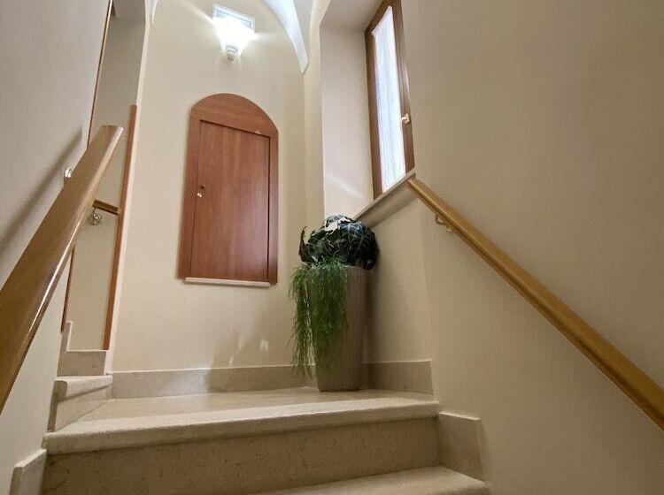 هتل Albergo Ristorante Del Cacciatore