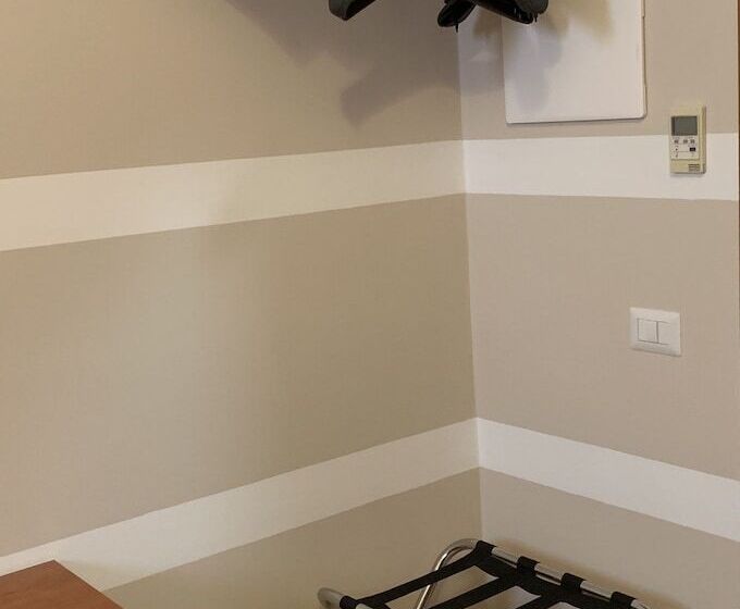 هتل Albergo Ristorante Del Cacciatore