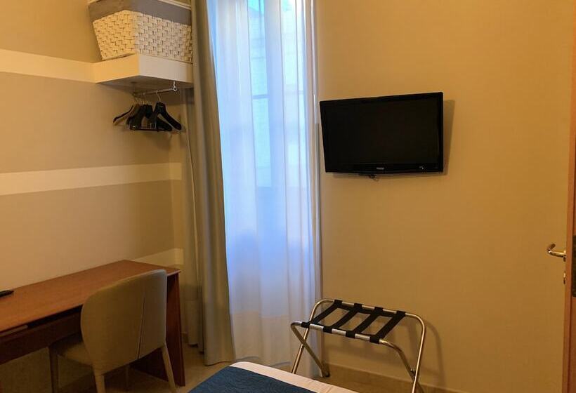 هتل Albergo Ristorante Del Cacciatore