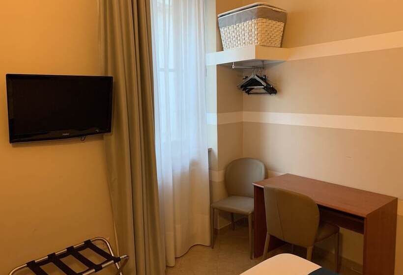 هتل Albergo Ristorante Del Cacciatore