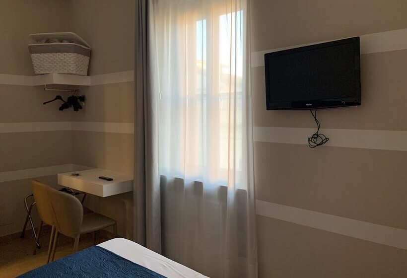 هتل Albergo Ristorante Del Cacciatore