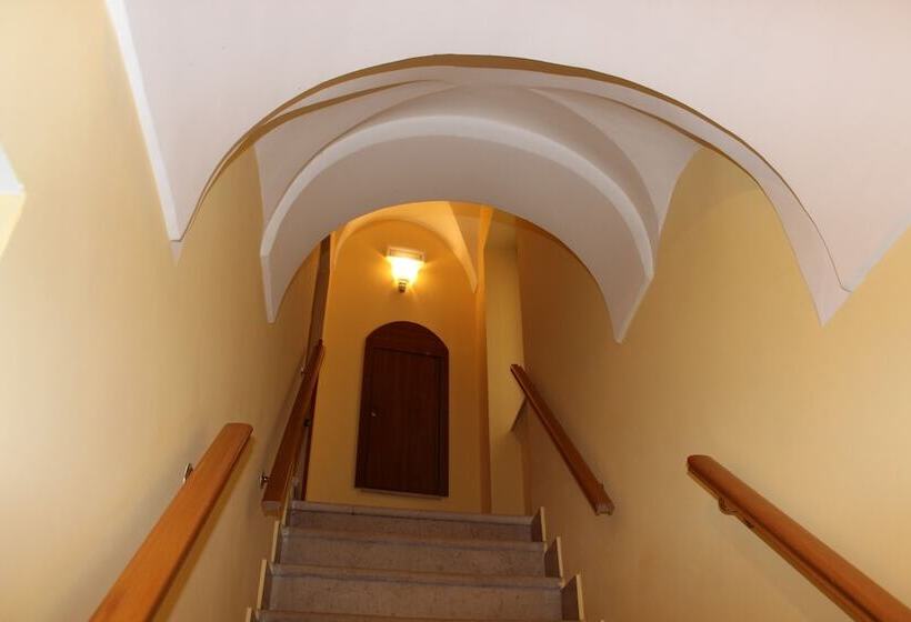 هتل Albergo Ristorante Del Cacciatore