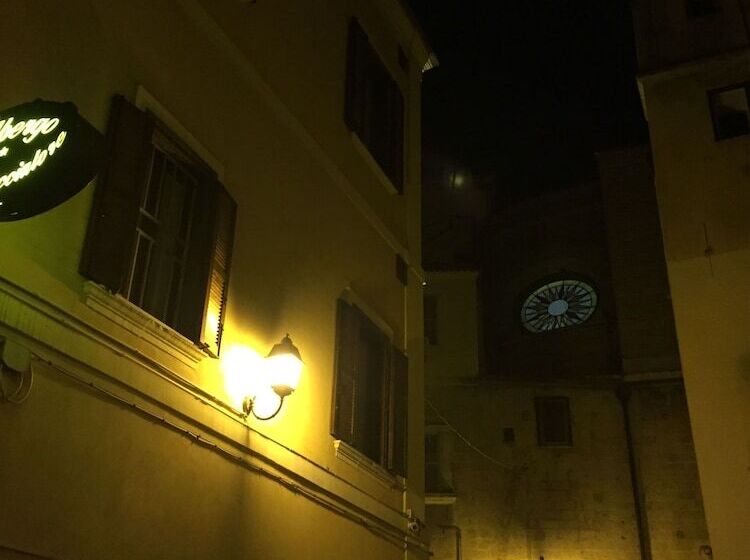 هتل Albergo Ristorante Del Cacciatore