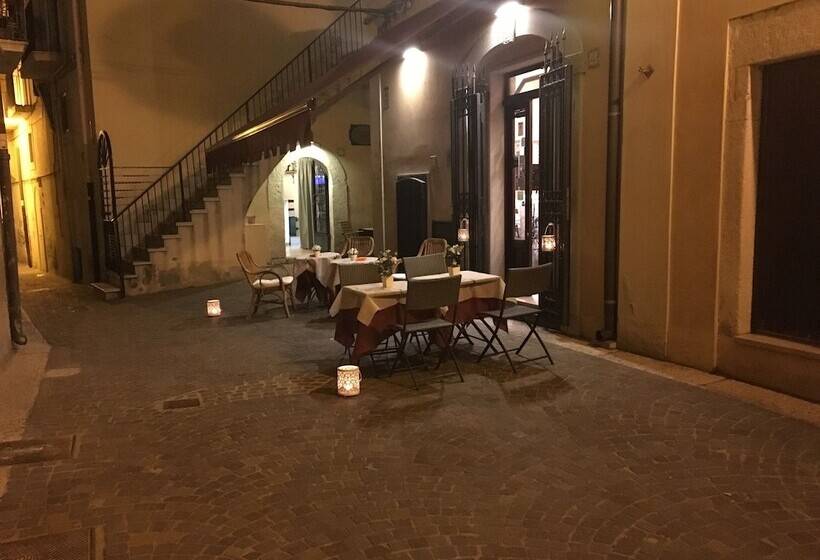 هتل Albergo Ristorante Del Cacciatore