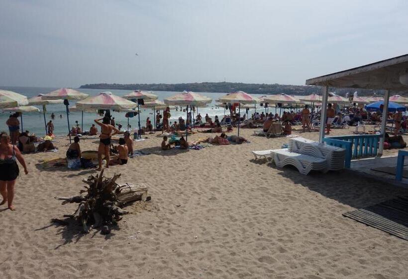 Отель Aquamarine