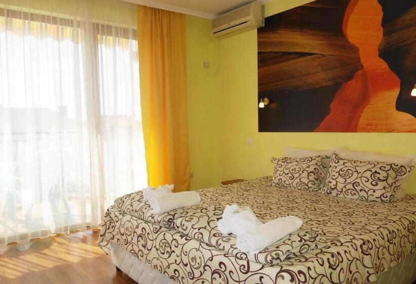 Отель Aquamarine