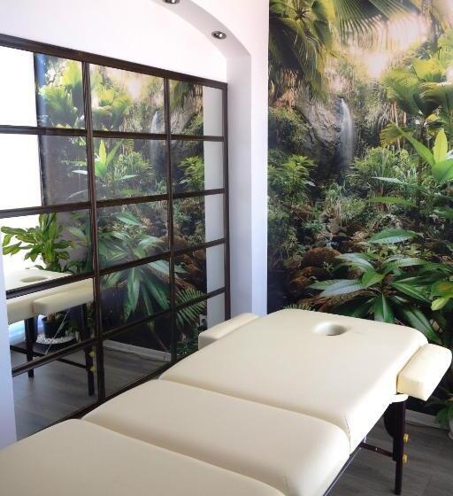 Отель Aquamarine