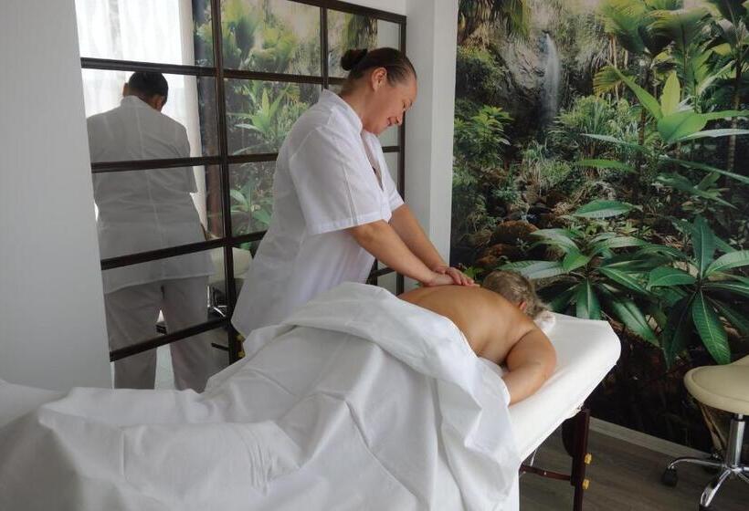 Отель Aquamarine