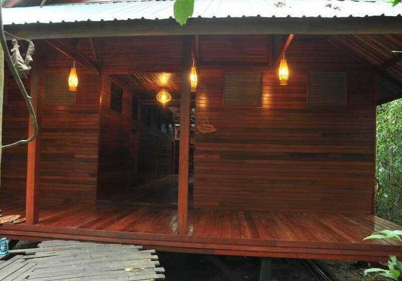 فندق Borneo Natural Sukau Bilit Resort