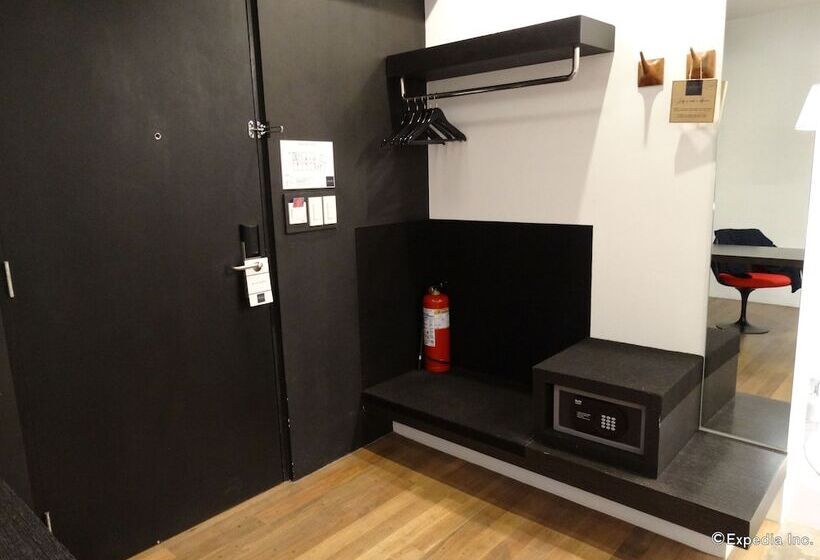 هتل Canvas Boutique