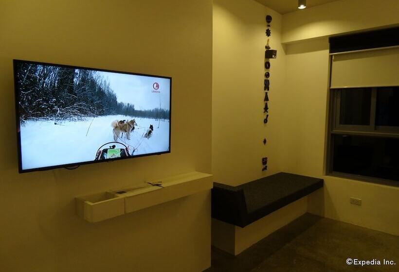 هتل Canvas Boutique