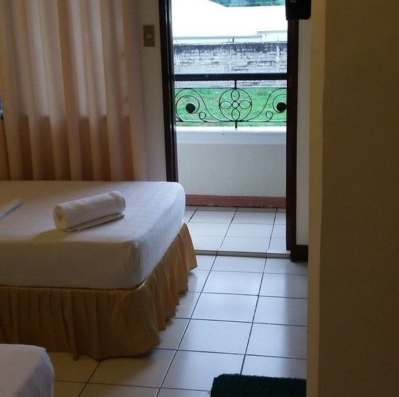 هتل Dumaguete Royal Suite Inn