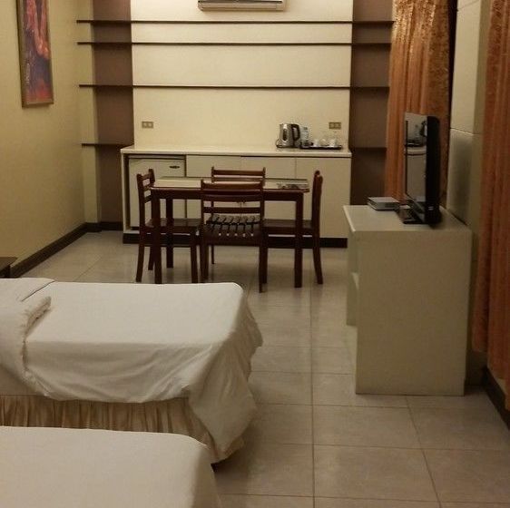 هتل Dumaguete Royal Suite Inn