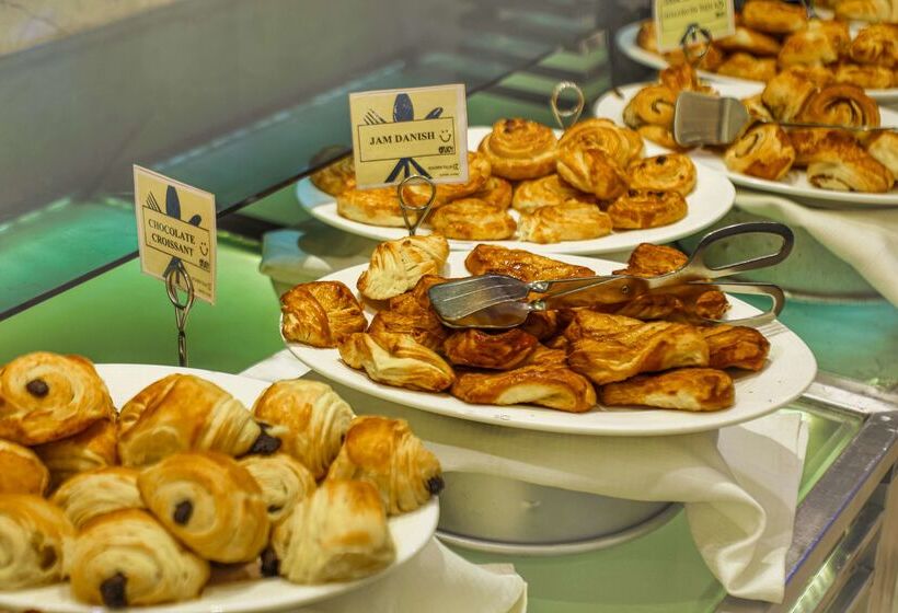 Отель Golden Tulip Addis Ababa