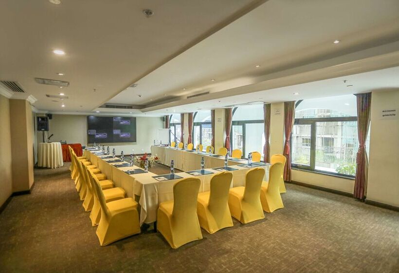 Отель Golden Tulip Addis Ababa