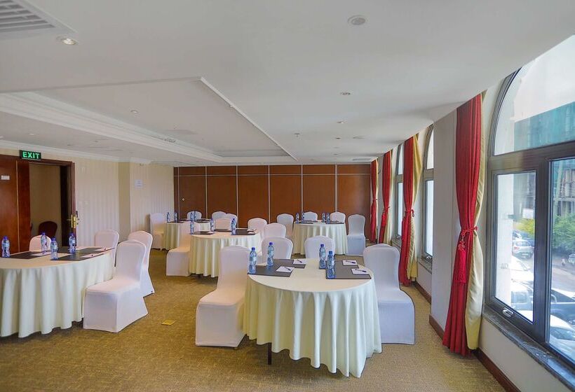 Отель Golden Tulip Addis Ababa