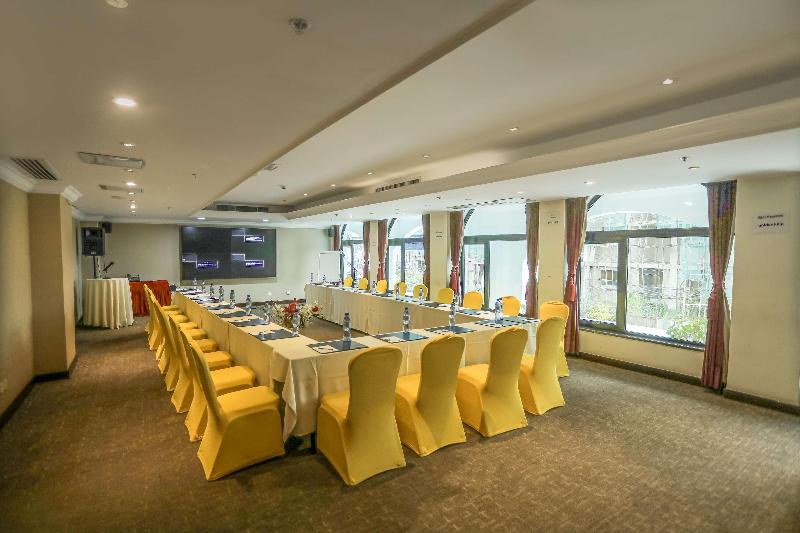 Отель Golden Tulip Addis Ababa