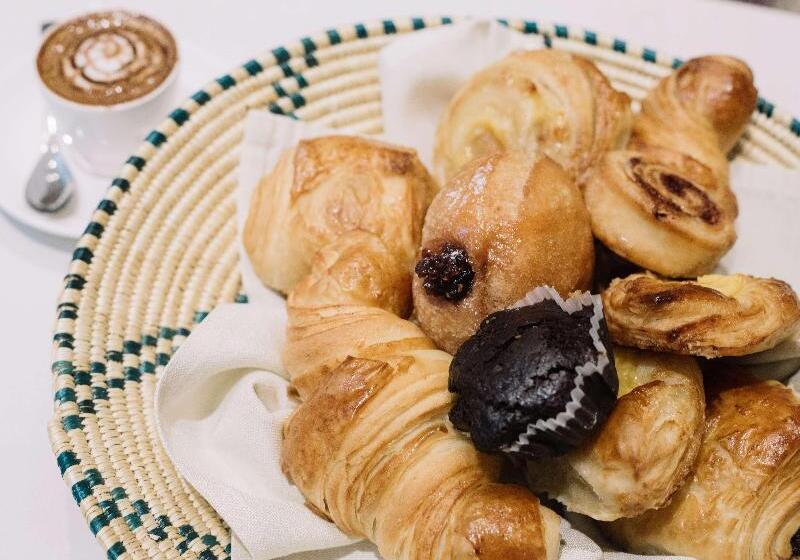 Отель Golden Tulip Addis Ababa