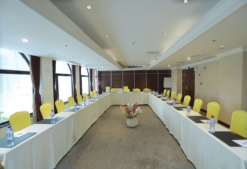 Отель Golden Tulip Addis Ababa