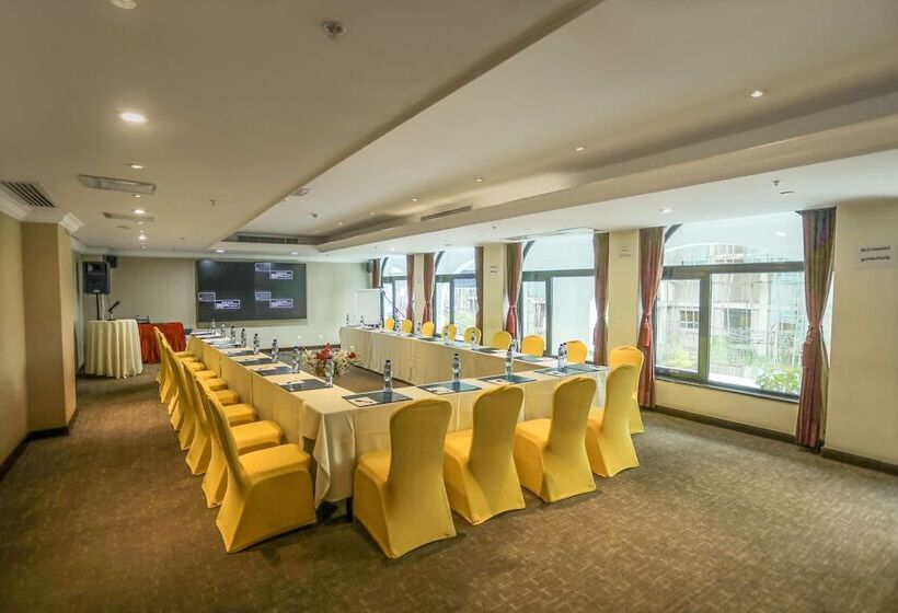 Отель Golden Tulip Addis Ababa