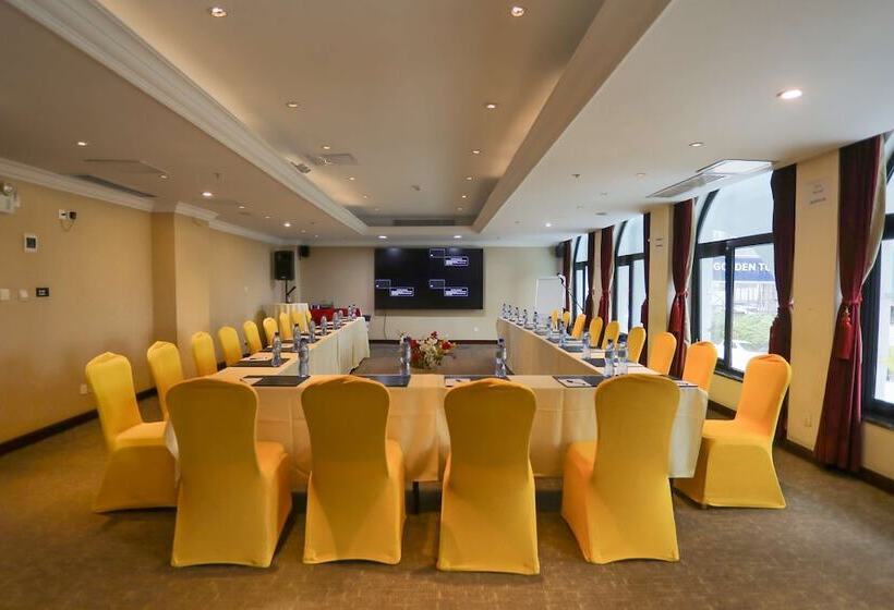 Отель Golden Tulip Addis Ababa