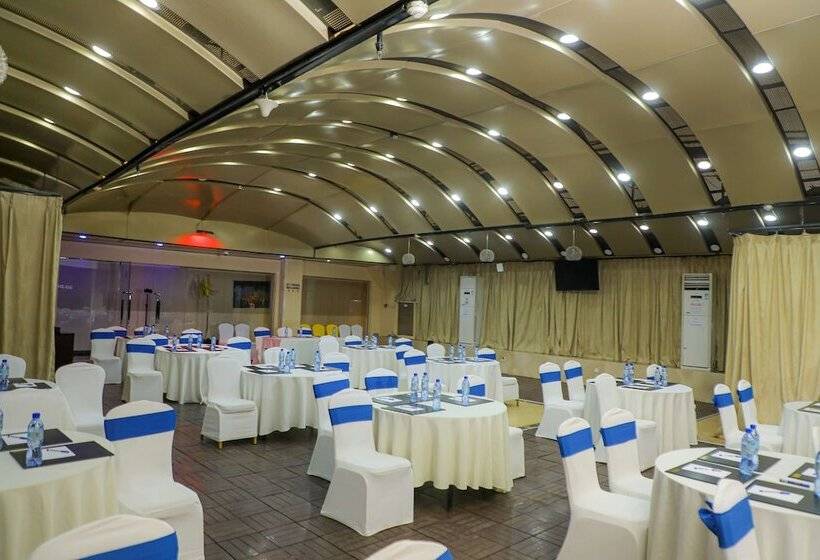 Отель Golden Tulip Addis Ababa