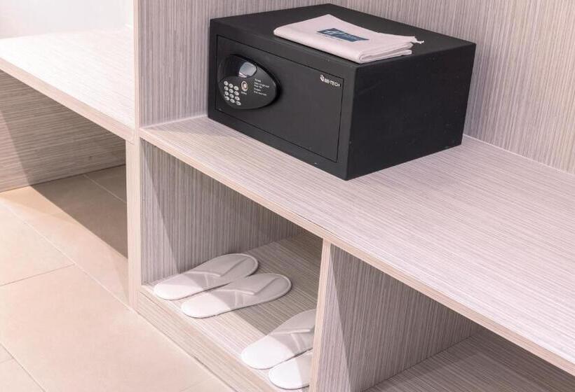 בית מלון כפרי Holiday Inn Express & Suites Johor Bahru By Ihg