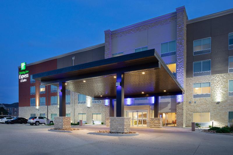فندق Holiday Inn Express & Suites Great Bend, An Ihg