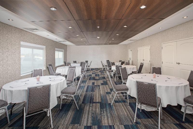 فندق Holiday Inn Express & Suites Great Bend, An Ihg