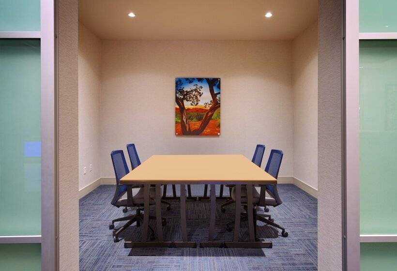 فندق Holiday Inn Express & Suites Phoenix West   Buckeye, An Ihg