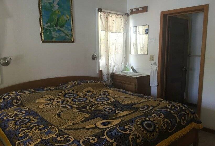 Отель Maya Breeze Inn