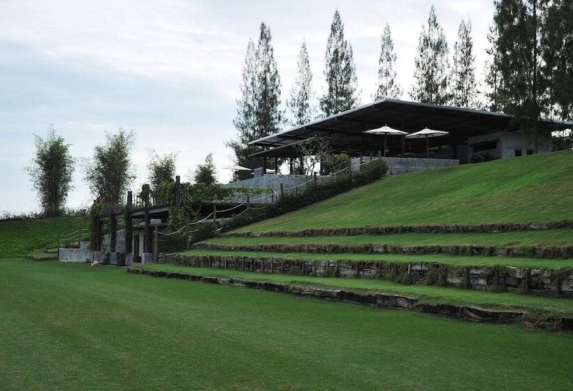 هتل The Farmhouse At Polo Escape