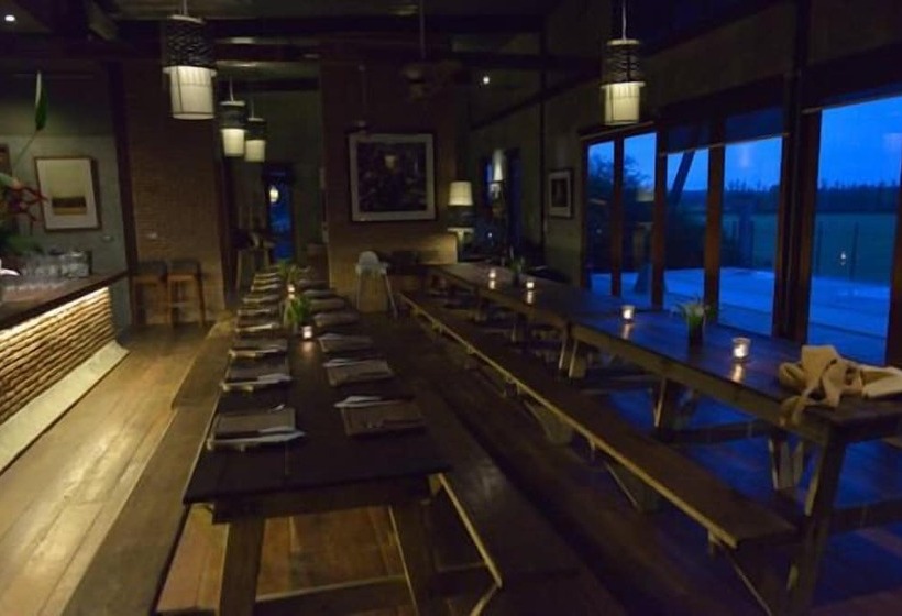 هتل The Farmhouse At Polo Escape