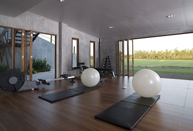 هتل The Farmhouse At Polo Escape