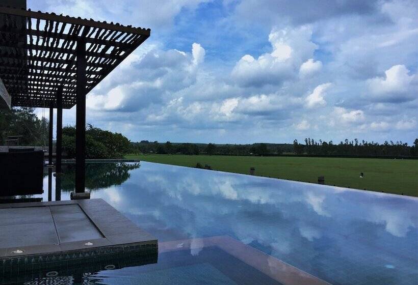 هتل The Farmhouse At Polo Escape