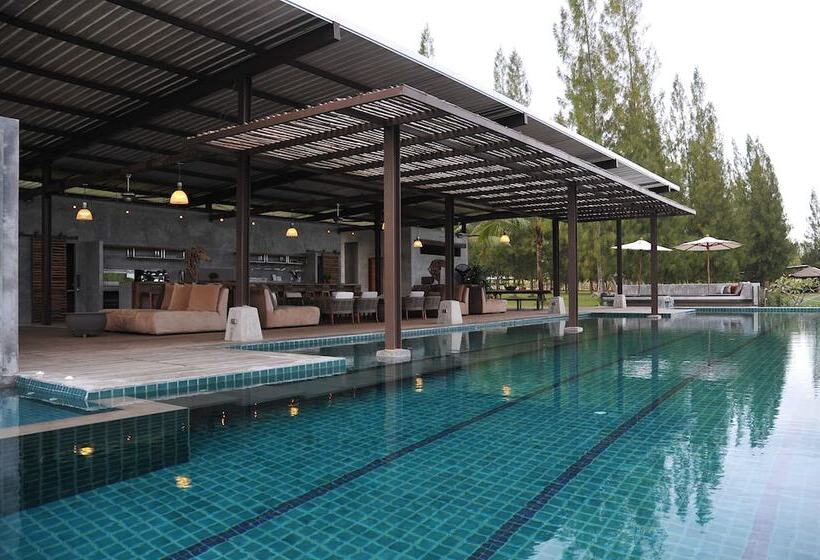 هتل The Farmhouse At Polo Escape