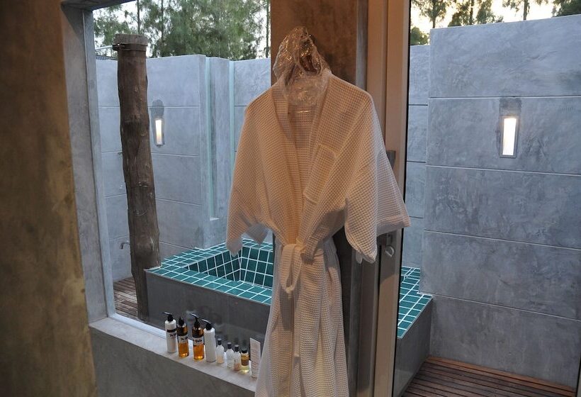 هتل The Farmhouse At Polo Escape