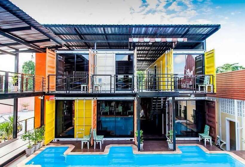 Retro Box Hotel Chumphon