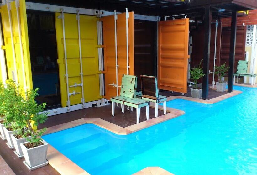 Retro Box Hotel Chumphon